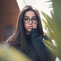 Laura F.